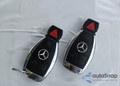 2013 Mercedes-Benz C 250 z USA, uszkodzony, nr VIN WDDGJ4HB4DF952100